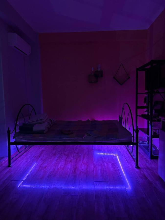 1-Room Apart. 21 On Usenbaeva 52 Near Eurasia Shopping Center Bishkek Bagian luar foto