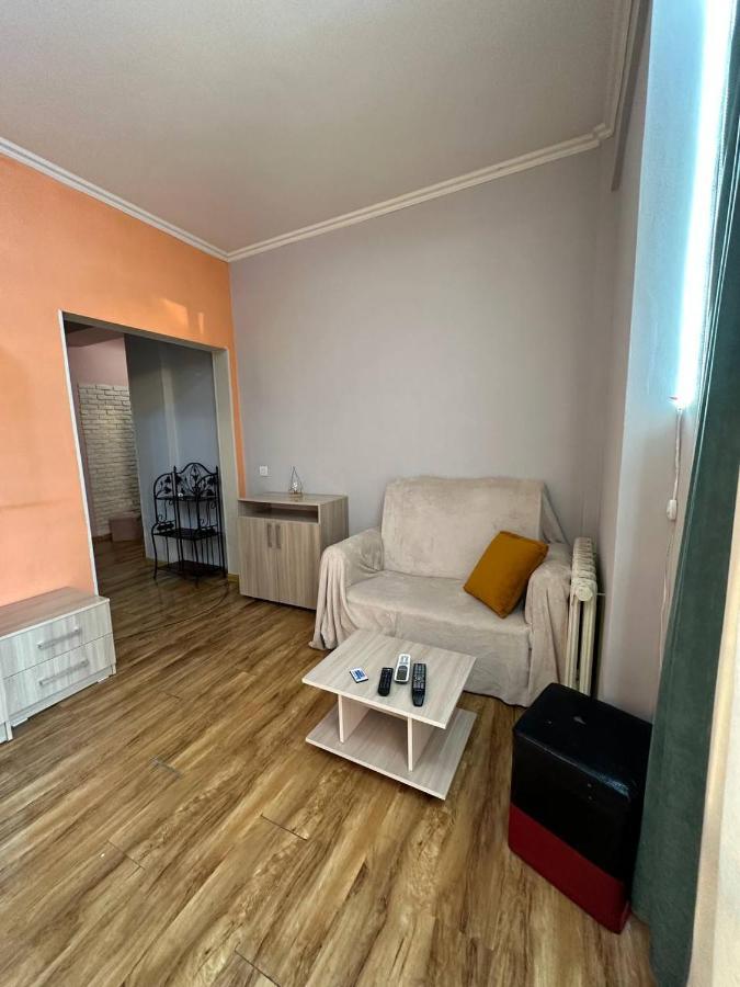 1-Room Apart. 21 On Usenbaeva 52 Near Eurasia Shopping Center Bishkek Bagian luar foto