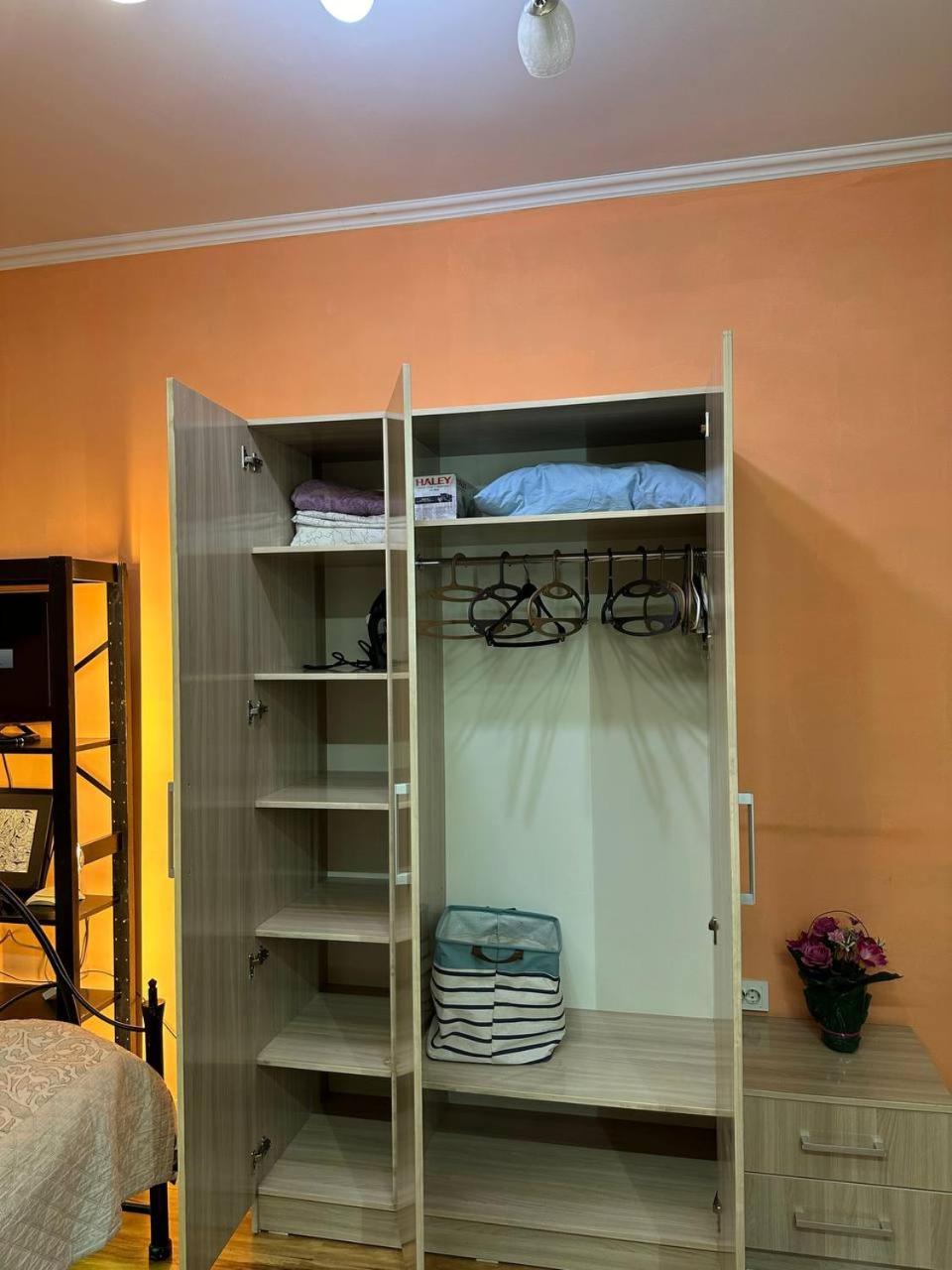1-Room Apart. 21 On Usenbaeva 52 Near Eurasia Shopping Center Bishkek Bagian luar foto