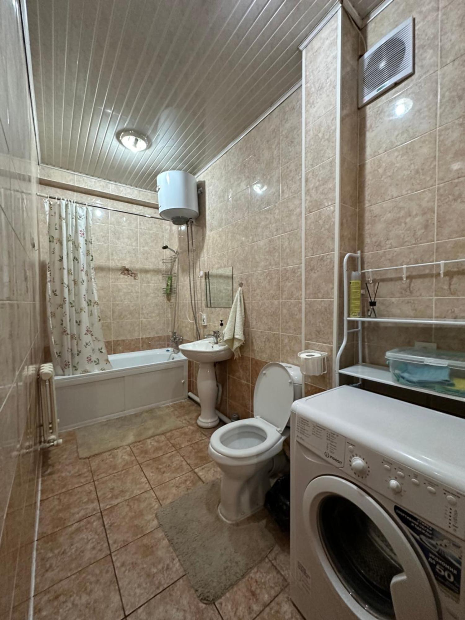 1-Room Apart. 21 On Usenbaeva 52 Near Eurasia Shopping Center Bishkek Bagian luar foto